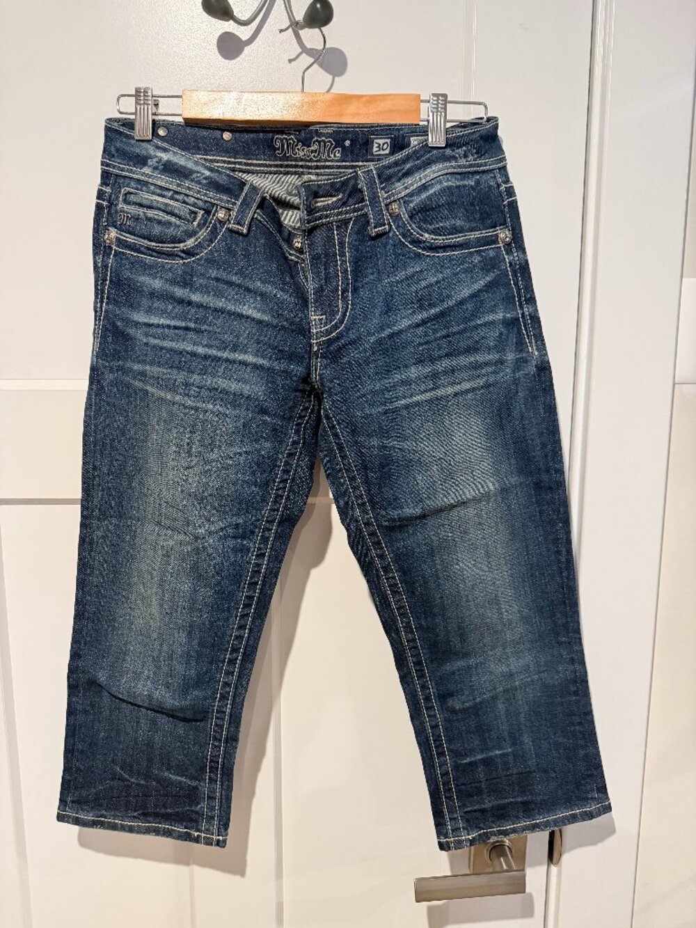 Size 30 Angel wing Miss Me Capris